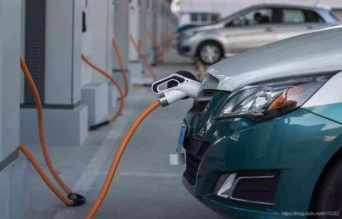 我國新能源汽車連續8年銷量全球第一，專家對未來增速各持己見