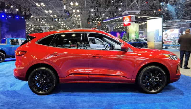 沿用现款车型设计 新款福特锐际亮相2023纽约车展