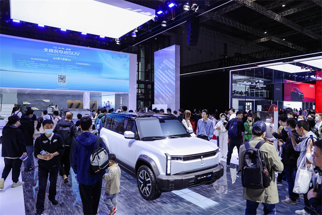 iCAR 03搭载太阳能充电系统，这才是真正的追光者！