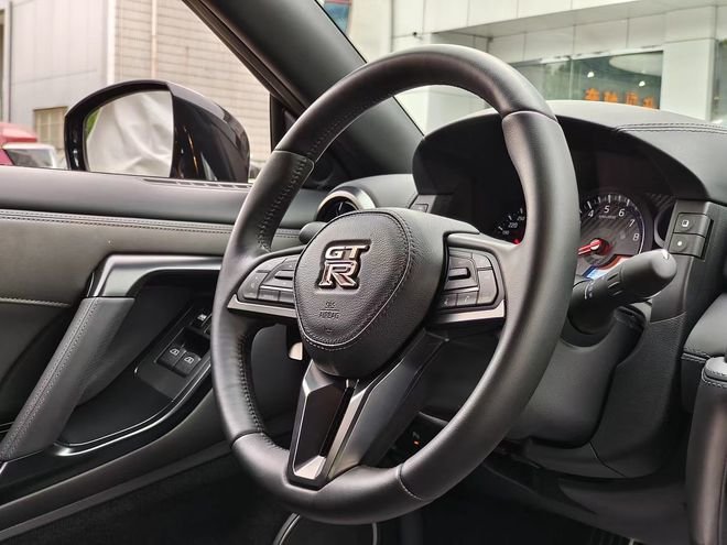 全新日产战神GTR天津港首批落户全国   