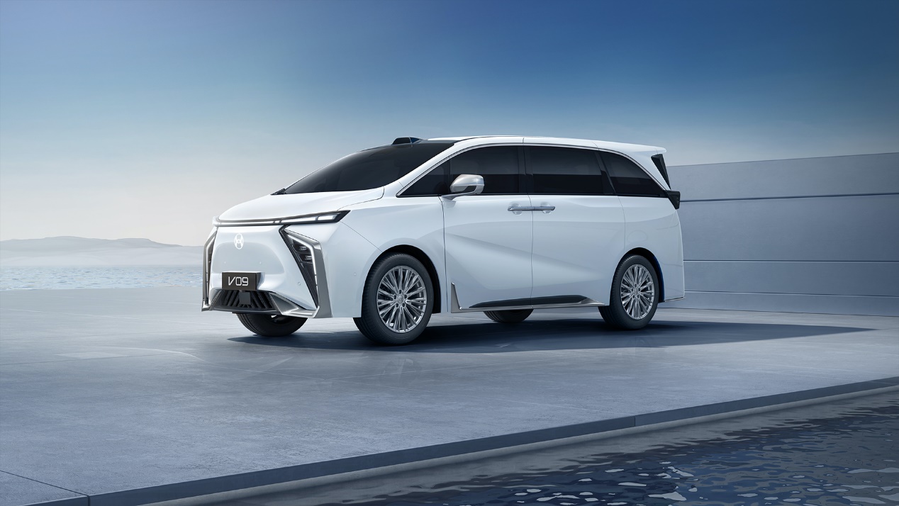 合创V09量产外观内饰曝光,有“电动埃尔法”那味儿了