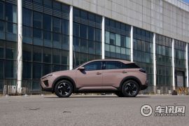 合众汽车-哪吒X