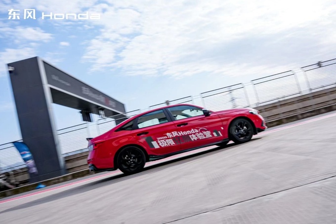搭载最新第四代i-MMD混动系统 HONDA思域驾临西安-图4
