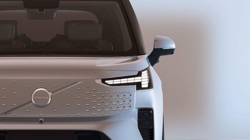 沃尔沃首款纯电豪华MPV EM90全球首发，售价81.8万元