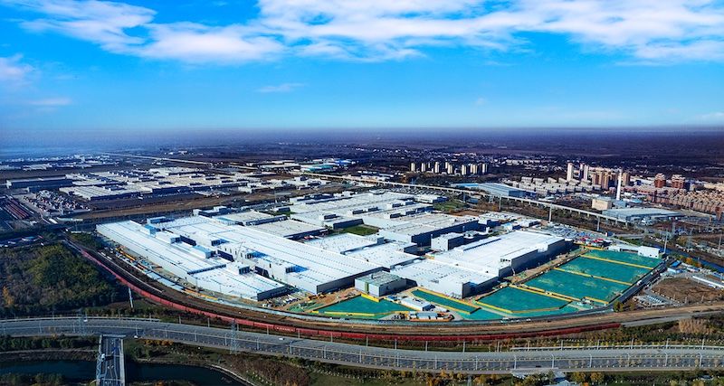 宝马沈阳生产基地第六代动力电池项目建筑封顶