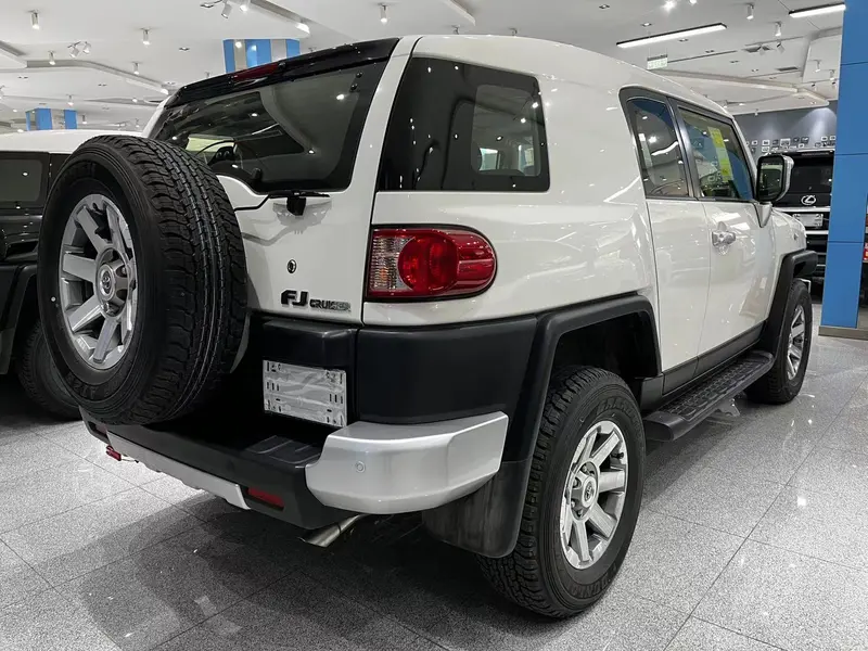 中东版23款丰田FJ 4.0 酷路泽大幅度降价促销