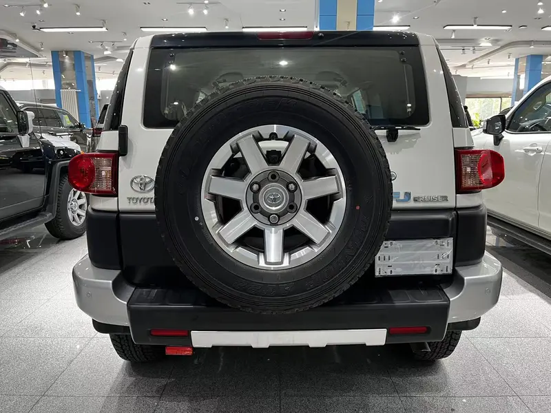 中东版23款丰田FJ 4.0 酷路泽大幅度降价促销