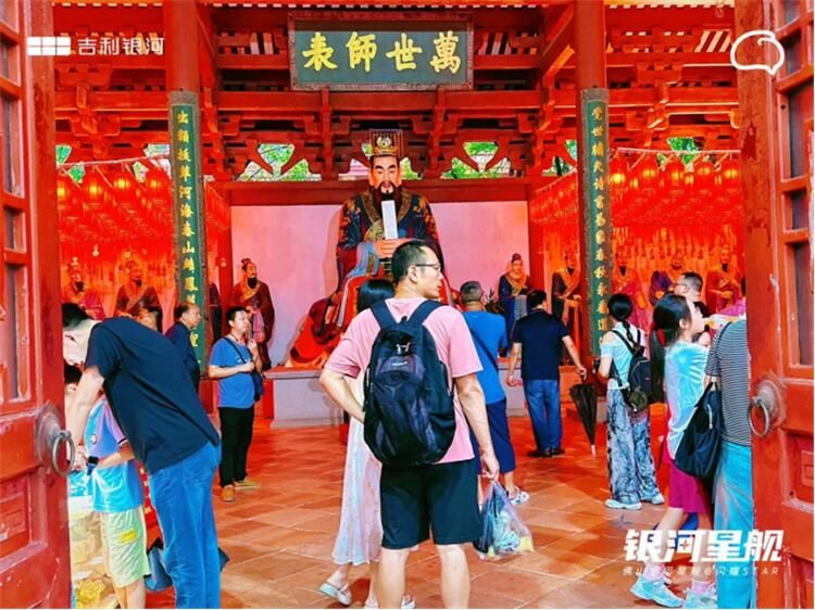 吉利银河佛山合橙红色之旅自驾游              