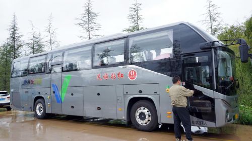  古城焕新颜！苏州金龙新V系客车加速赋能丽江文旅品质升级