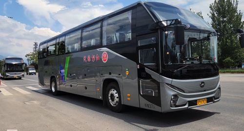  古城焕新颜！苏州金龙新V系客车加速赋能丽江文旅品质升级