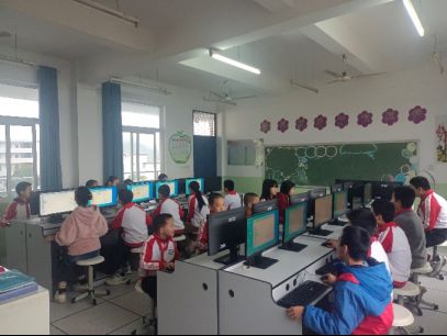 以数字化教学设备助力科技教育福建奔驰“启明星计划”走进三明市