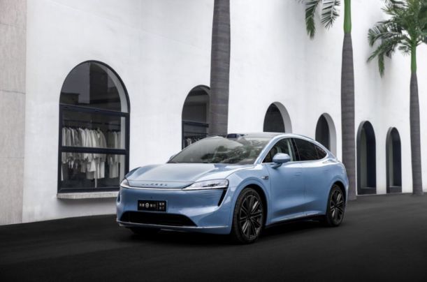 特斯拉新车尽管对比 余承东称智界R7领先新Model Y