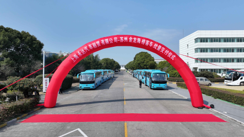 银翼裂风 光轨织梦！苏州金龙连续15年护航上海F1顶级赛事