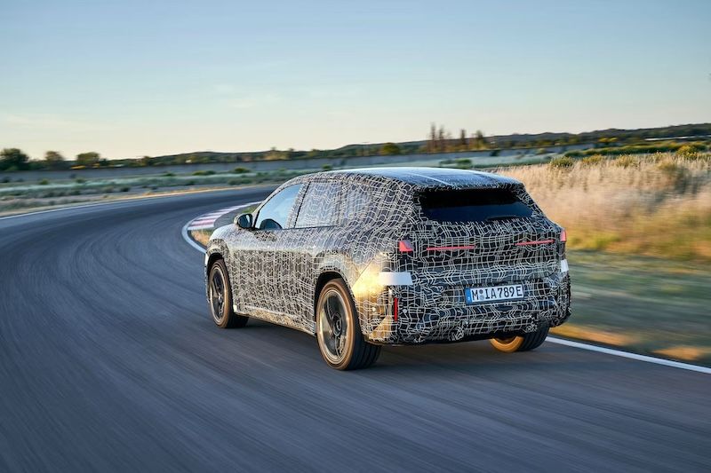 首款宝马新世代BMW iX3试装车首试 驾趣驶向2.0时代