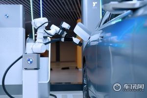 BMW自動(dòng)充電機(jī)器人完成概念驗(yàn)證，展現(xiàn)未來(lái)充電發(fā)展愿景