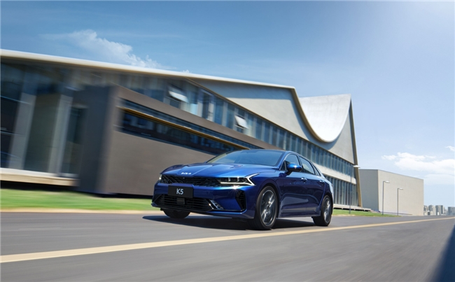 十几万买什么轿车好？2025款起亚K5实力诠释越级魅力