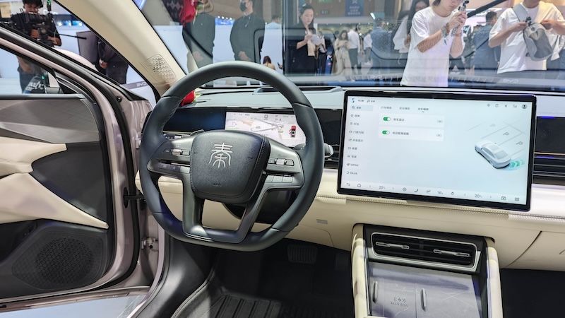 比亚迪秦L EV云辇版上市 限时10.98万起，天神之眼+云辇C底盘