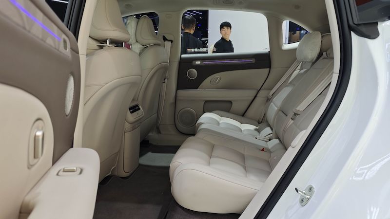智己LS6成都车展亮相 预售订单破4.8万台
