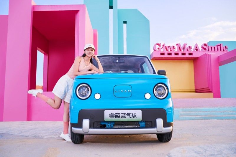 一台车,满足全家人的出行偏好?睿蓝蓝气球如何成为家庭“新宠”