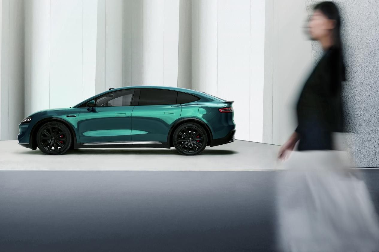 智界发布品牌大片，用“直接一点”诠释智趣用车生活