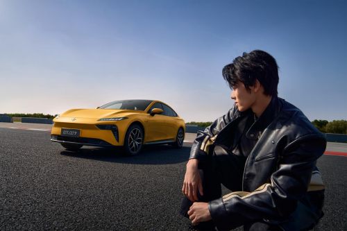 年轻人选新能源车就认“颜值高好开”15万东风奕派eπ007完美契合