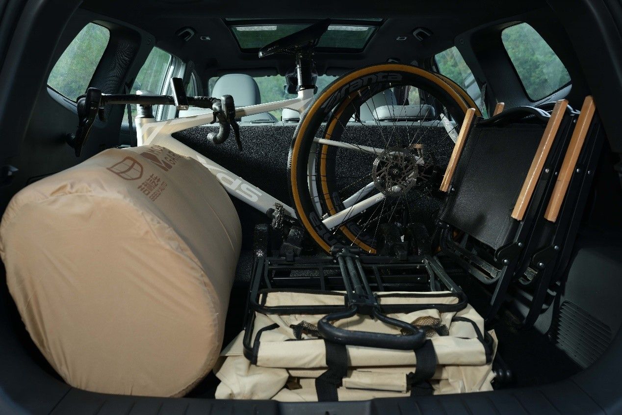 吉利第三代豪越L亮相 提供5/6/7座布局可选