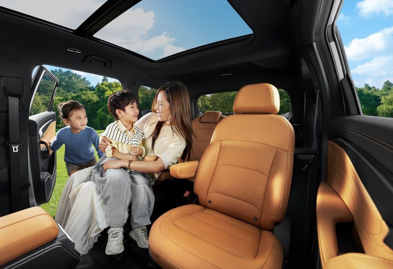 吉利第三代豪越L亮相 提供5/6/7座布局可选