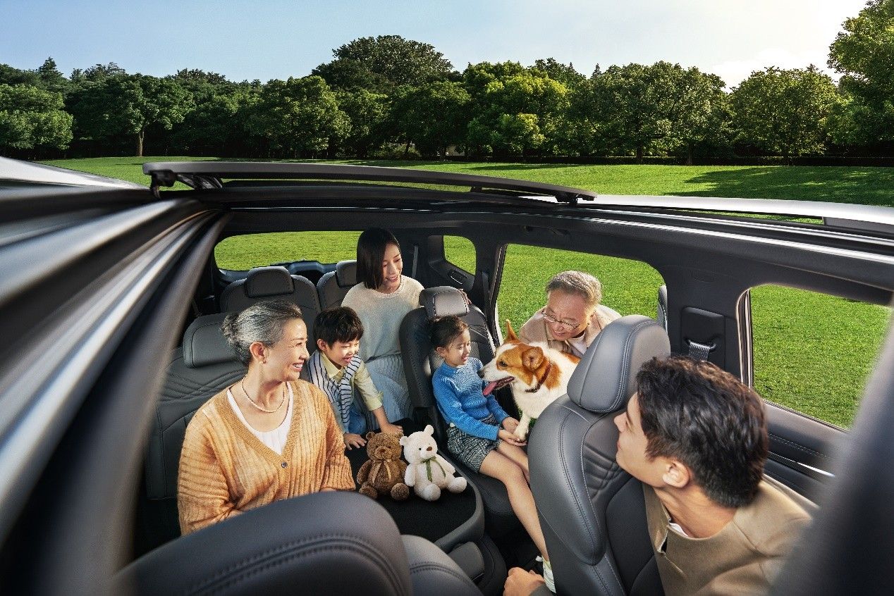 吉利第三代豪越L亮相 提供5/6/7座布局可选