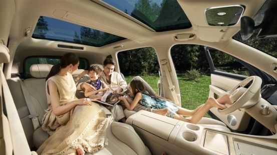 以智慧科技解锁全能实力,问界M8让“新豪华”体验一步到位