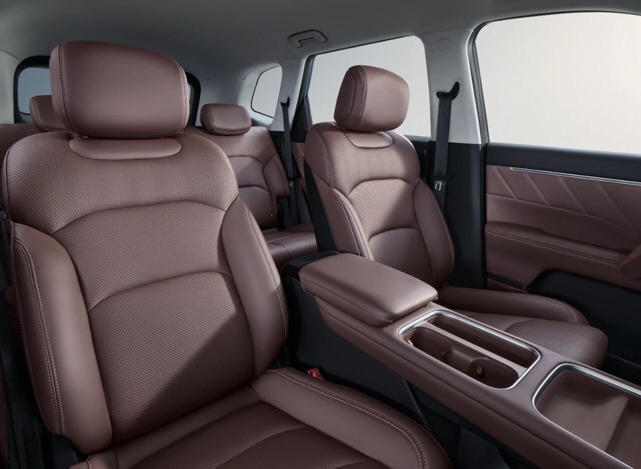 五菱星光560正式亮相 首发权益价5.98万起