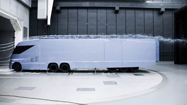 全球首个可电可氢智能重卡平台首款产品福田卡文BEACON耀世登场