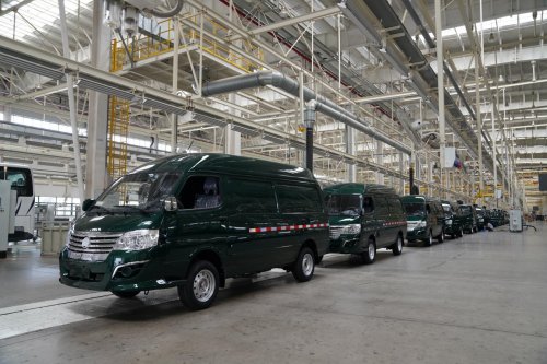 金旅600辆纯电物流车批量交付 助力中国邮政绿色转型