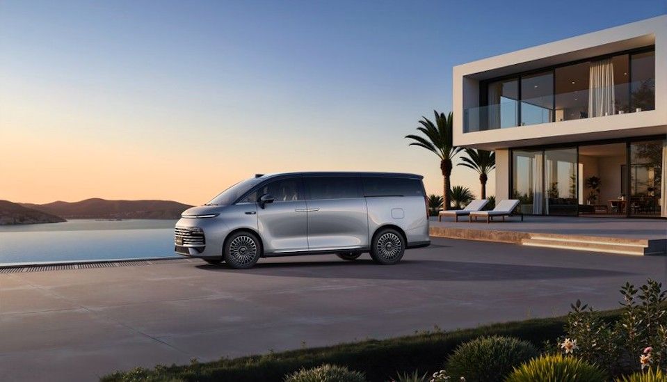 吉利银河V900实车到店并正式开启抢先预订