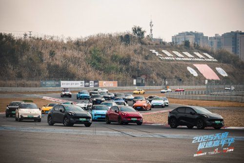 引擎轰鸣，人潮涌动！2025天府极速嘉年华盛大启幕