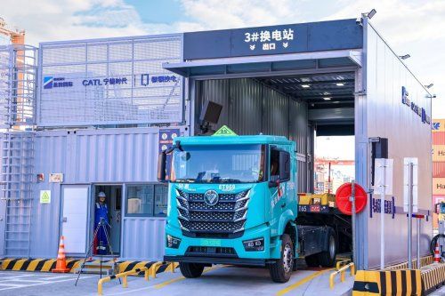 欧曼银河5M换电重卡再次交付盐田港,助力绿色生态港口建设