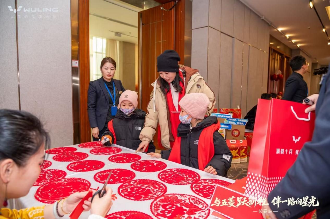 五菱新春家宴圆满落幕，星光家族共启2026新征程