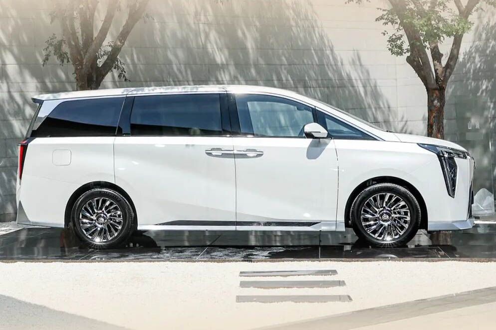 2026款传祺M8 HEV预售价22.98万-24.98万元