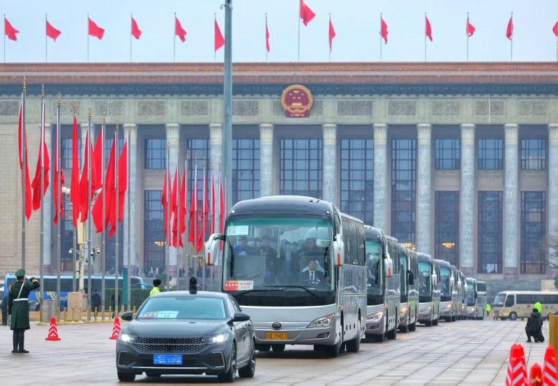 T7领衔,高端蓄势!宇通客车连续22年主力护航全国两会