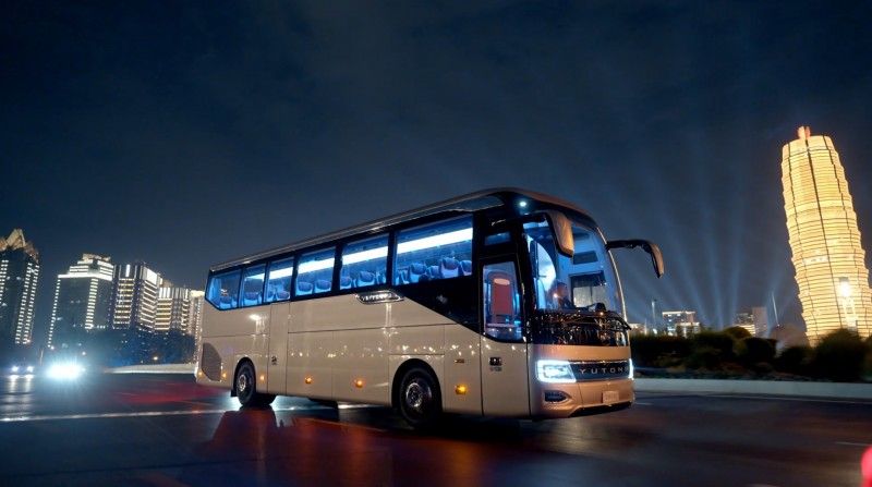 T7领衔,高端蓄势!宇通客车连续22年主力护航全国两会