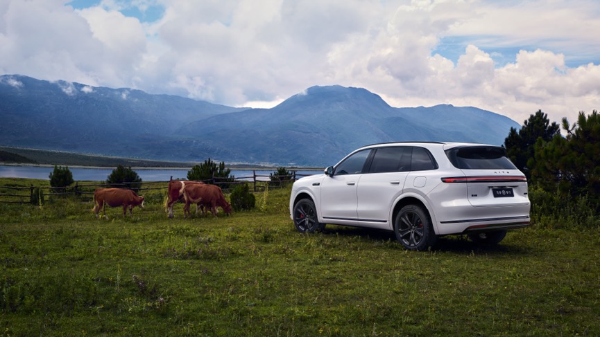 问界M7凭什么打动高知年轻家庭？答案藏在真实用车场景里