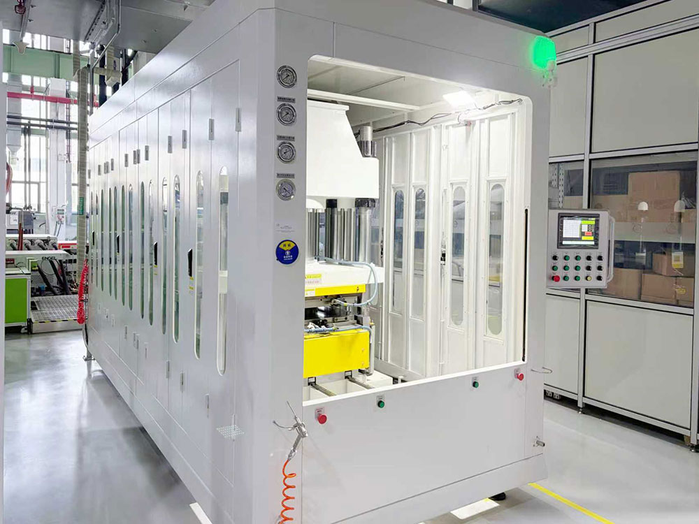 科思创升级上海薄膜技术中心服务智能汽车和人形机器人等前沿应用