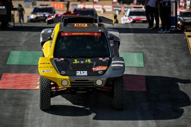 韩魏车队达喀尔原版赛车空降3W展台，带你零距离感受达喀尔拉力赛