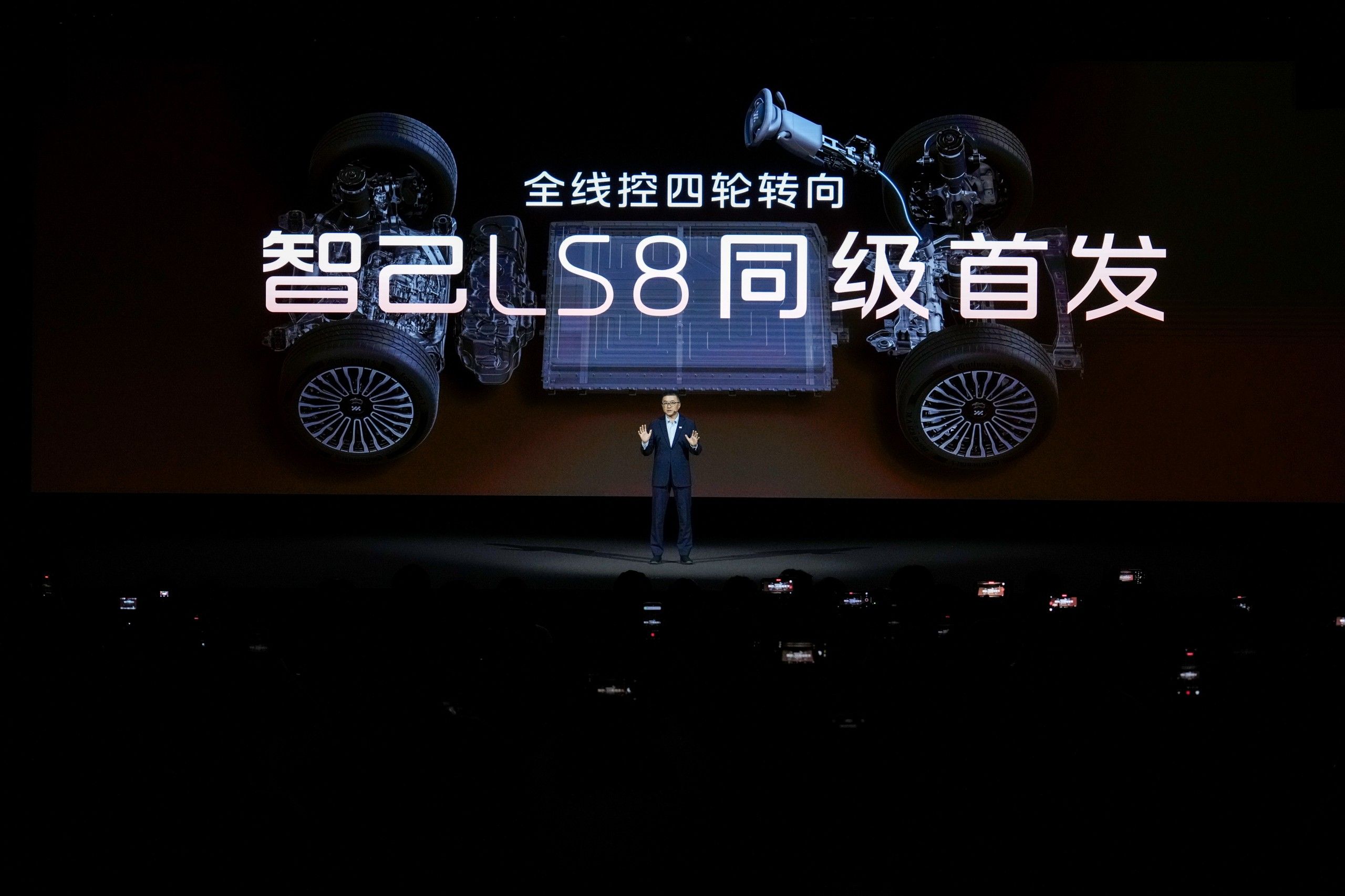 智己LS8正式开启预售，推4款车型/预售价25.98万起