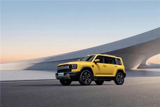 晶钻黄首曝!哈弗猛龙PLUS用一道光,重新定义“棱角美学”