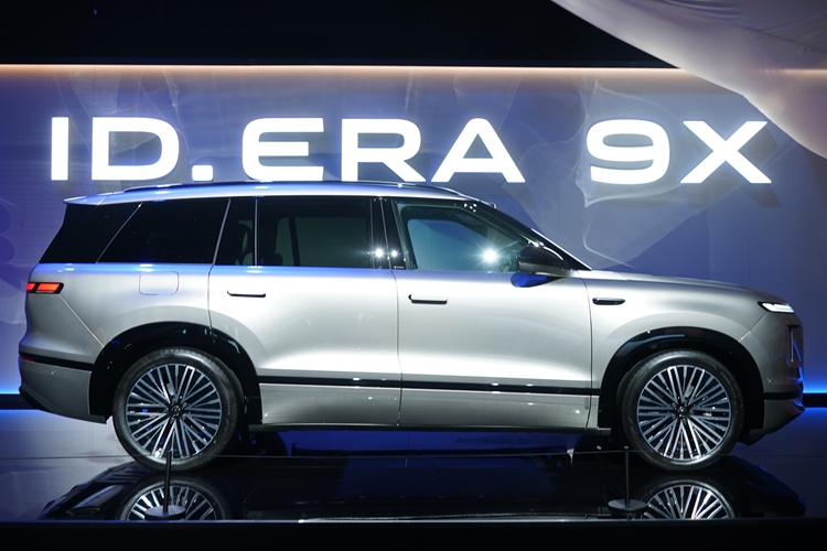 上汽大众“增程新王”ID. ERA 9X 预售32.98万元起