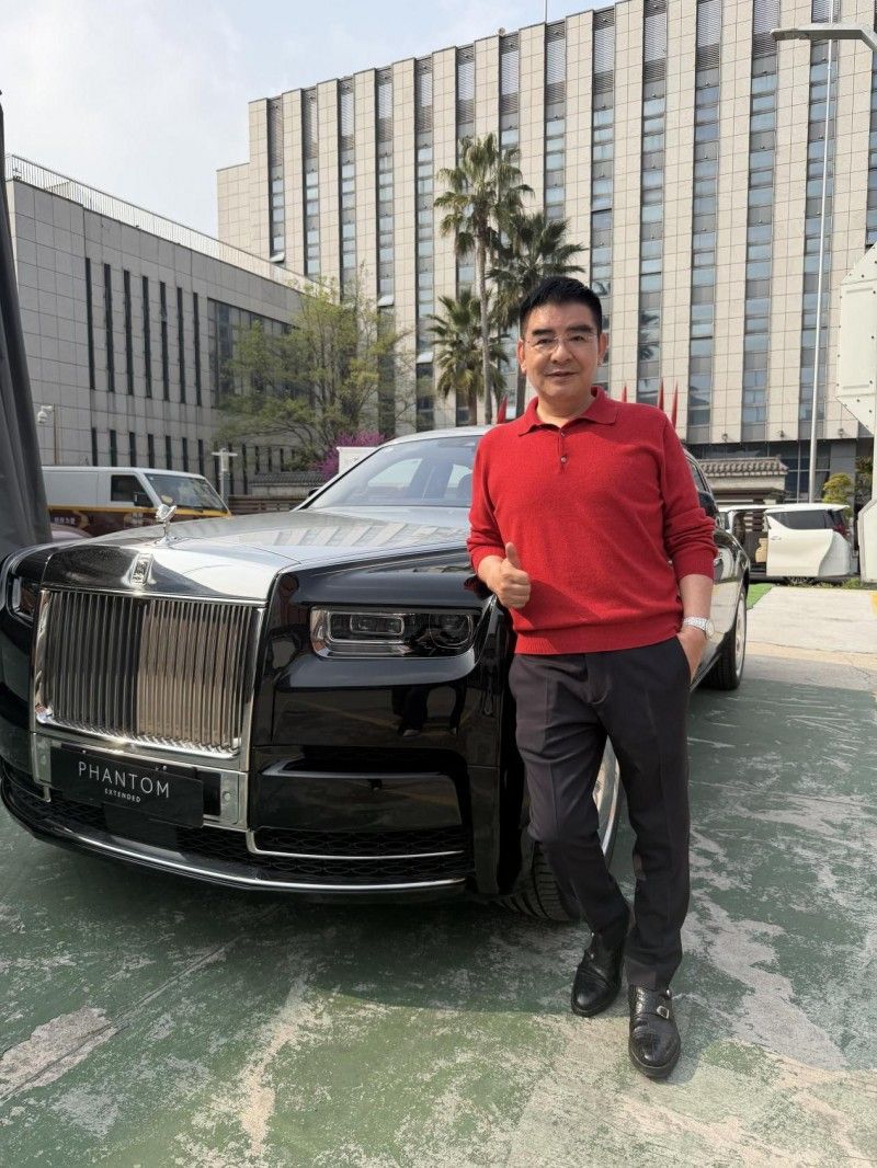 陈光标赠冠军张雪1300万劳斯莱斯视频5小时破亿数媒体致敬奋斗者