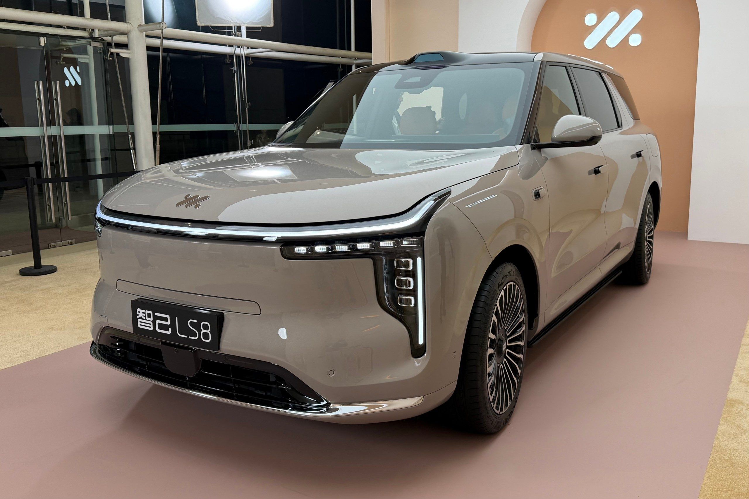 智己LS8正式上市，售价24.98万-29.98万元
