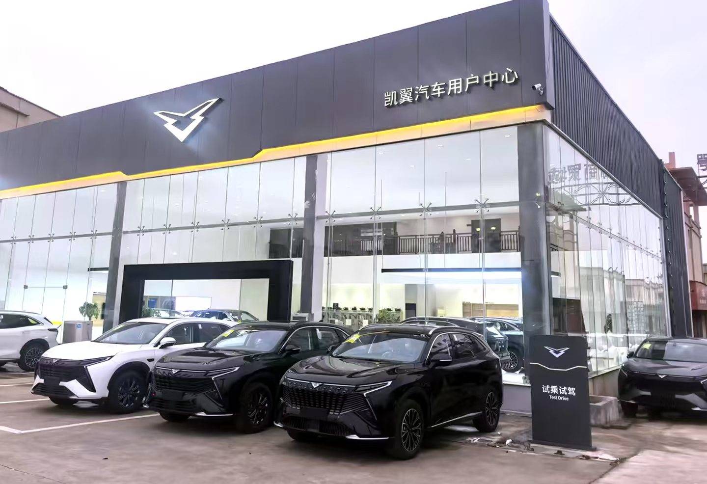 预售4.59万起拾月max实车陆续到店，三重安心保障重塑4万级新标杆