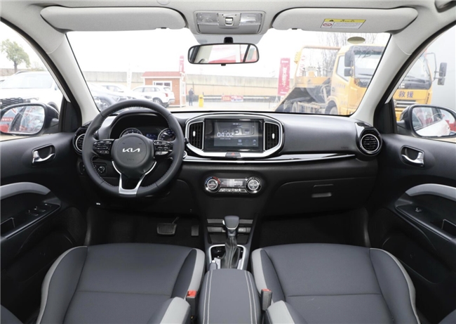 一口价5.59万的起亚奕跑：省油好开，新手停车无压力