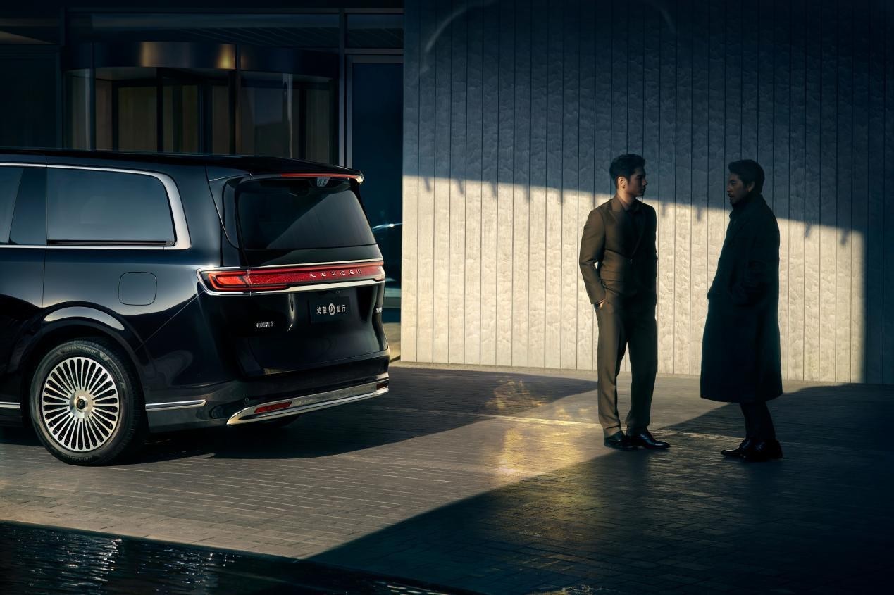 智界V9预售价39.98万起 华为全栈技术首次完整落地MPV品类
